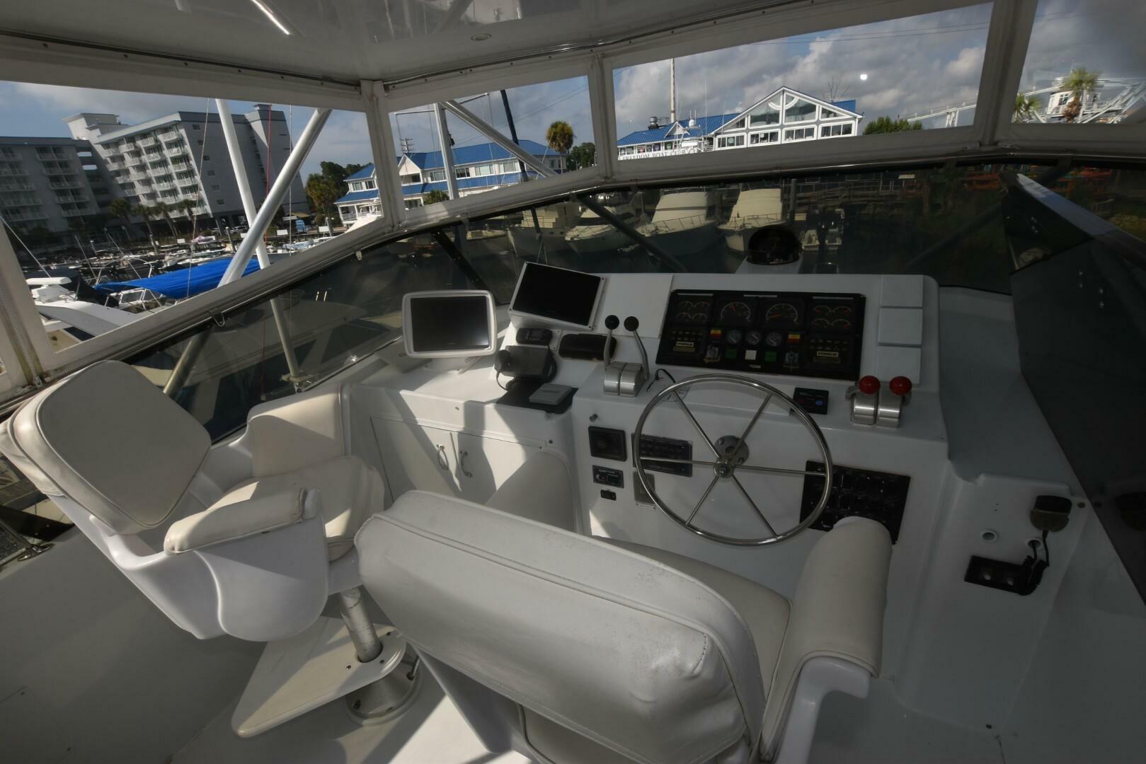 1998 Hatteras 74 Sportdeck "The Dream" - photo 2
