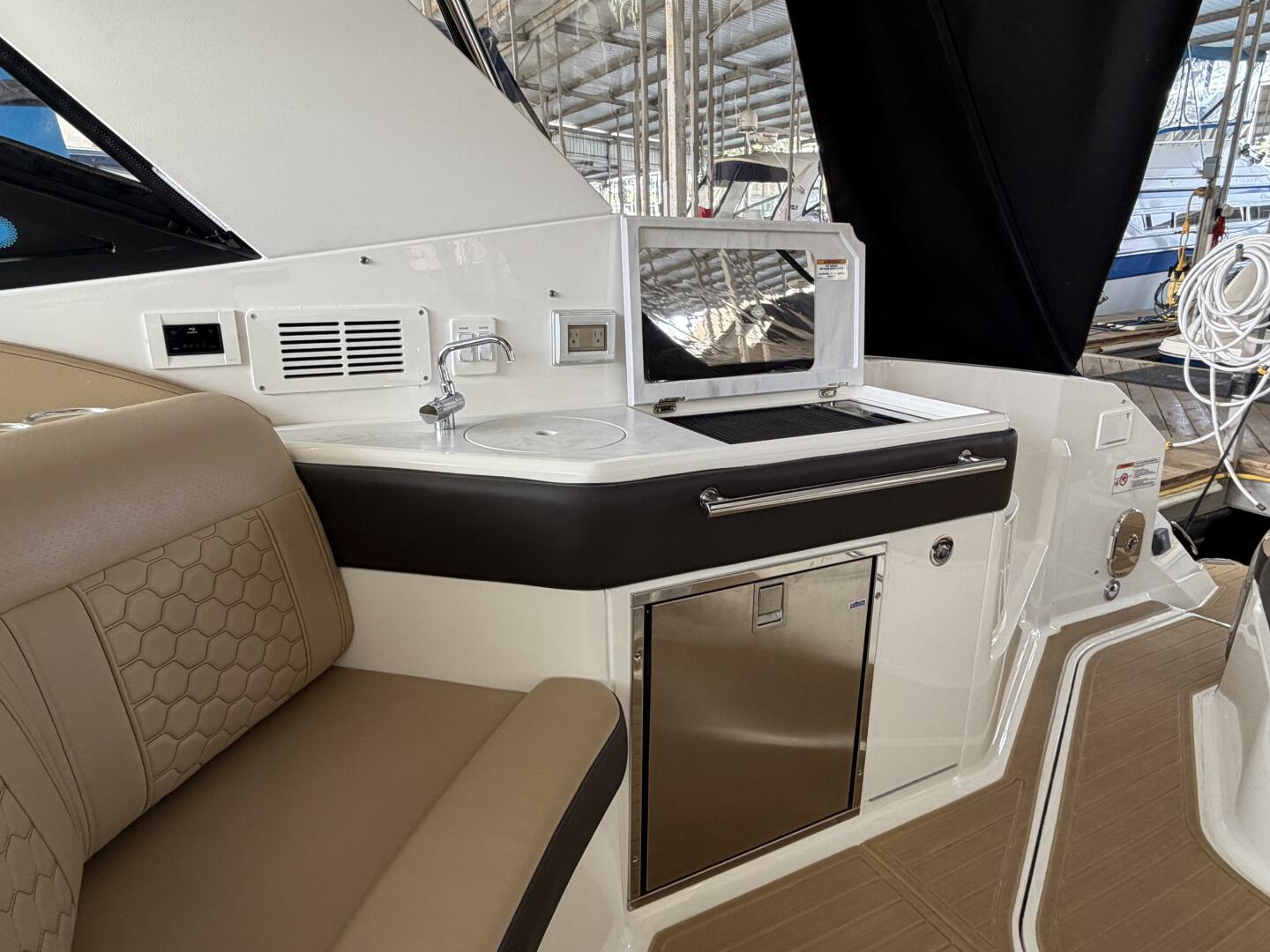 2023 Sea Ray Sundancer 320 "SLIP KNOT" - photo 3