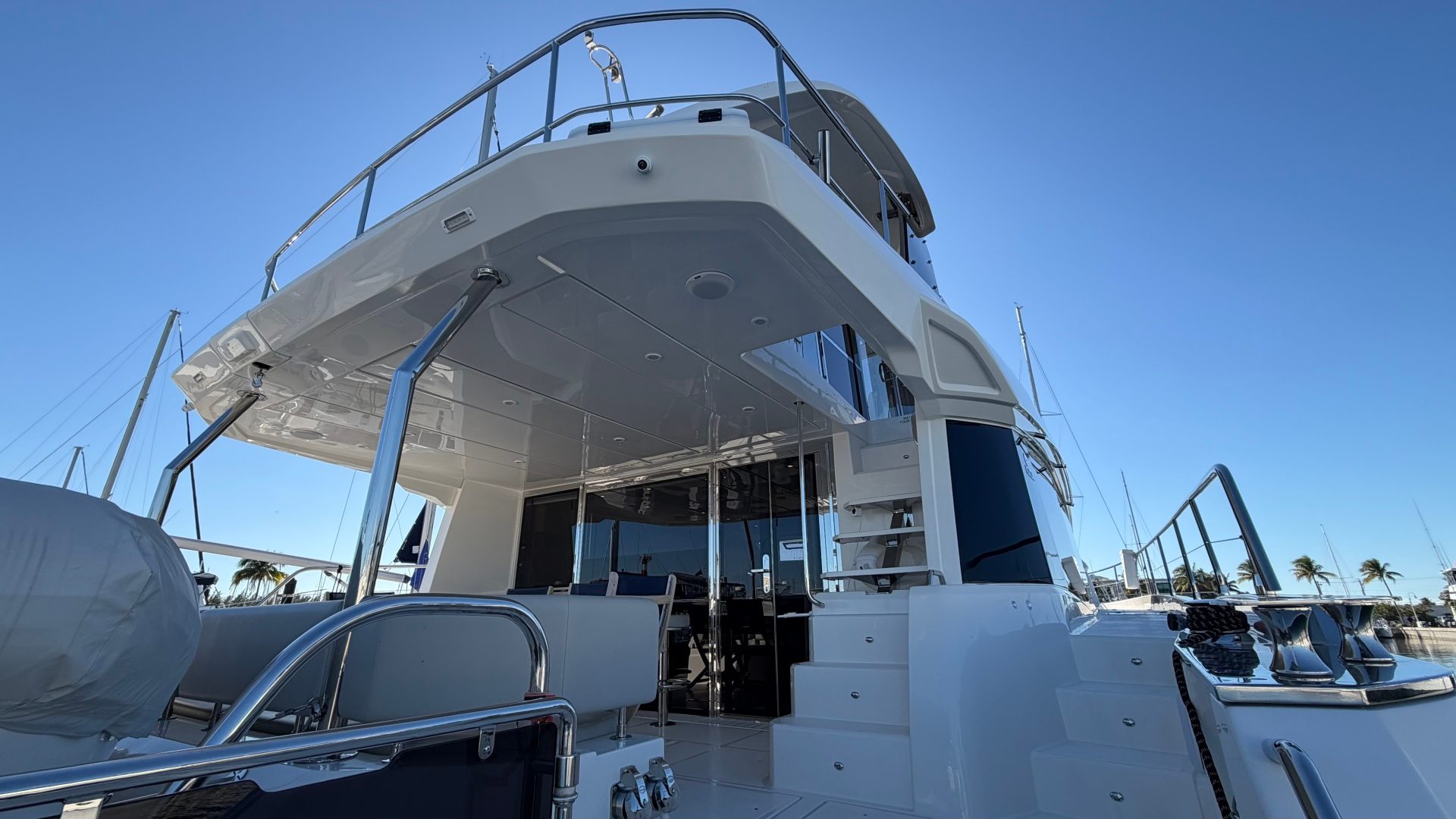 2025 Aquila 54 ENCLOSED BRIDGE - photo 3