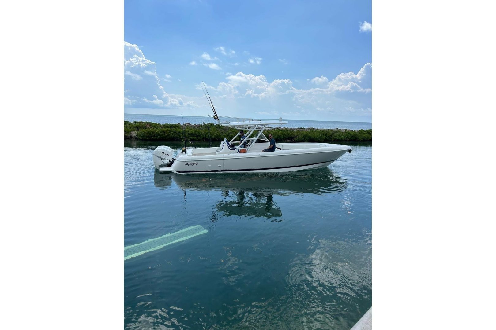 2016 Intrepid 327 CC - photo 1