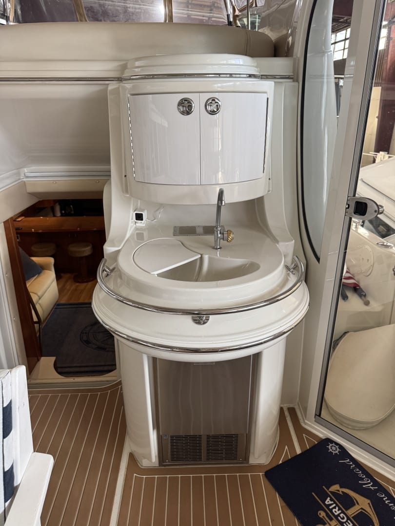 2004 Carver 466 Motor Yacht - photo 3