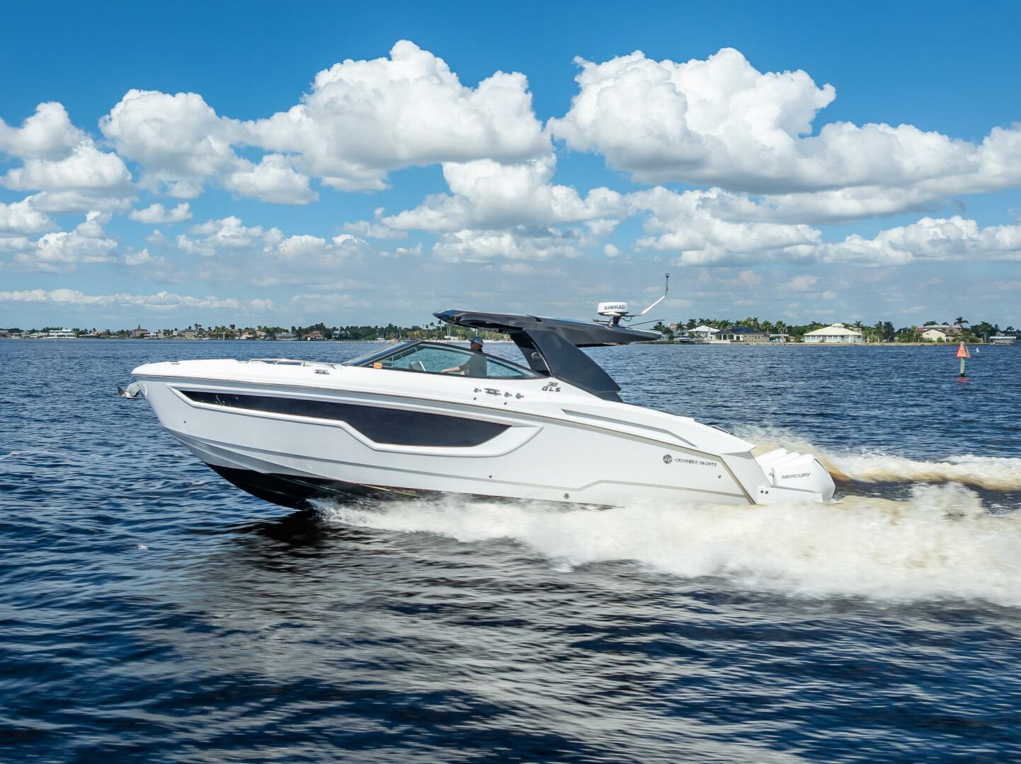 2022 Cruisers Yachts GLS OB "Walking on Water" - photo 2