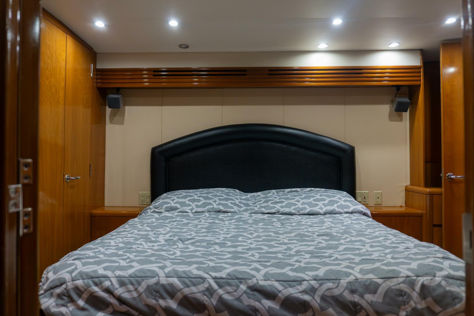 2001 Hatteras 60 Convertible "Sinyorita Salada" - photo 3