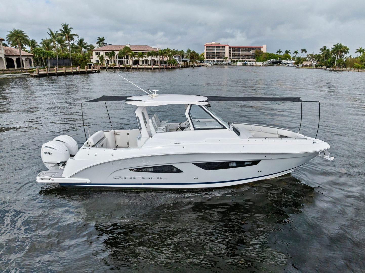 2022 Regal 33 SAV "REEL LOVE" - photo 1
