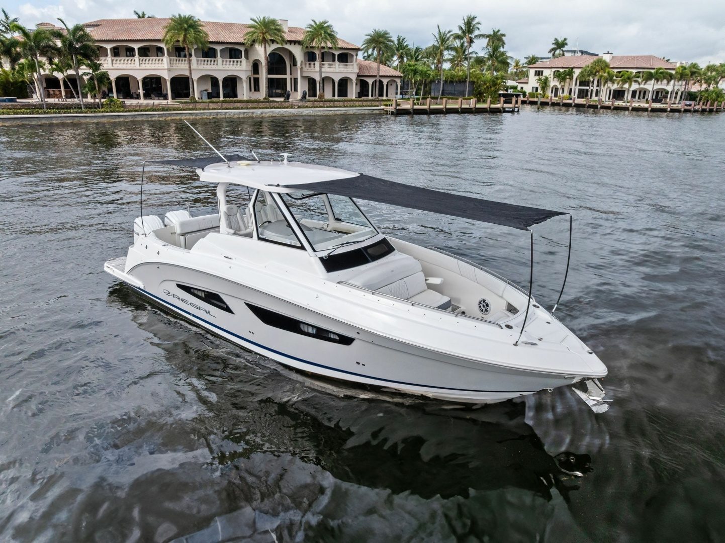 2022 Regal 33 SAV "REEL LOVE" - photo 2