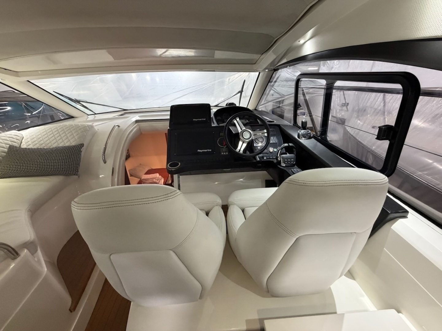 2013 Princess V39 "HOBNOBBIN" - photo 2