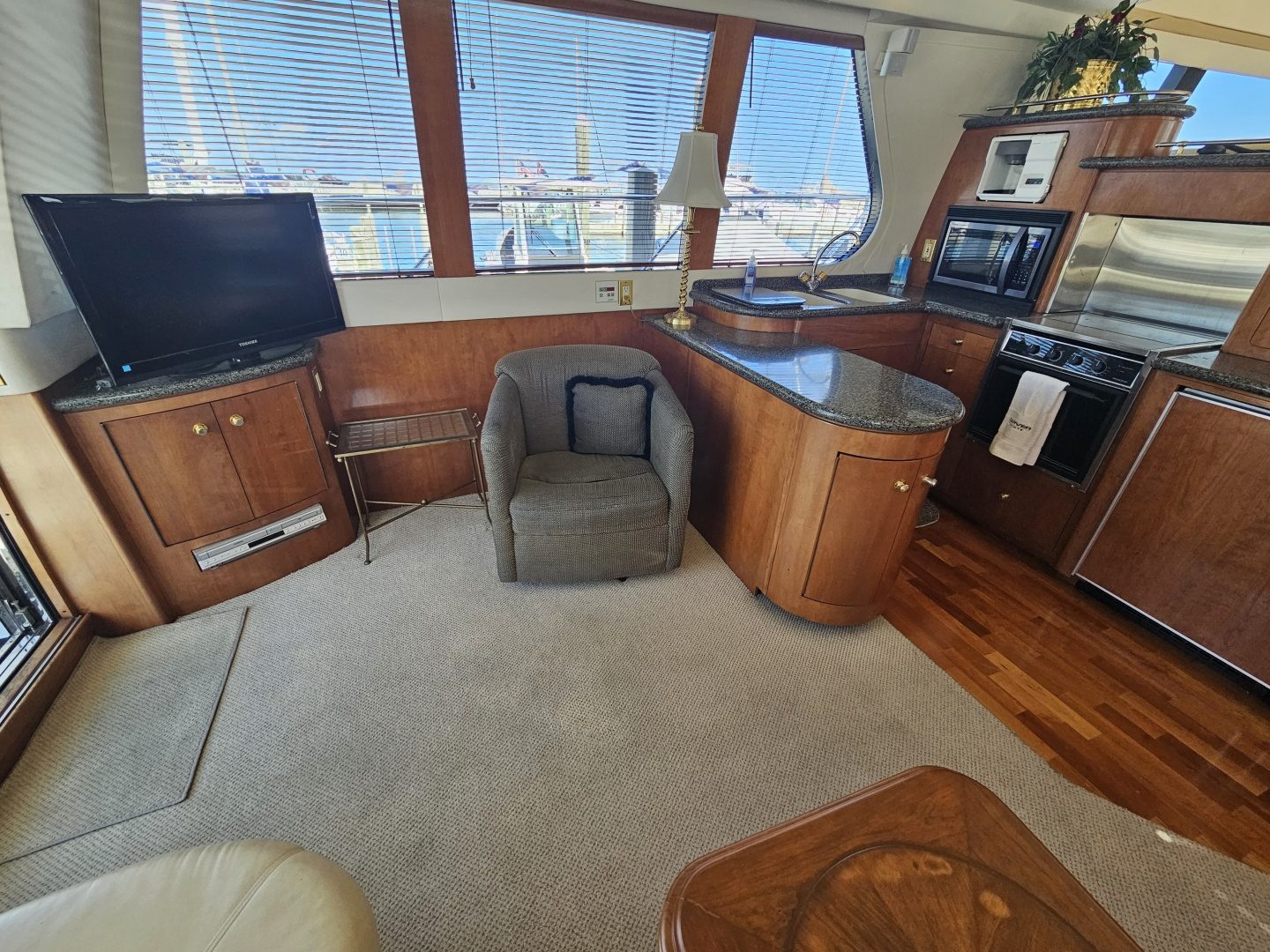1999 Carver 530 Voyager "Swan" - photo 3