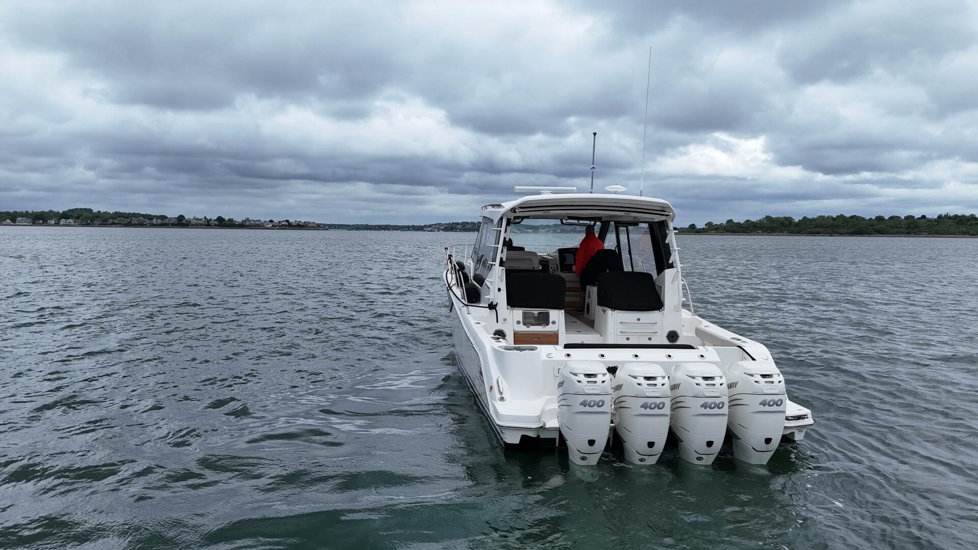 2021 Boston Whaler 405 Conquest - photo 3