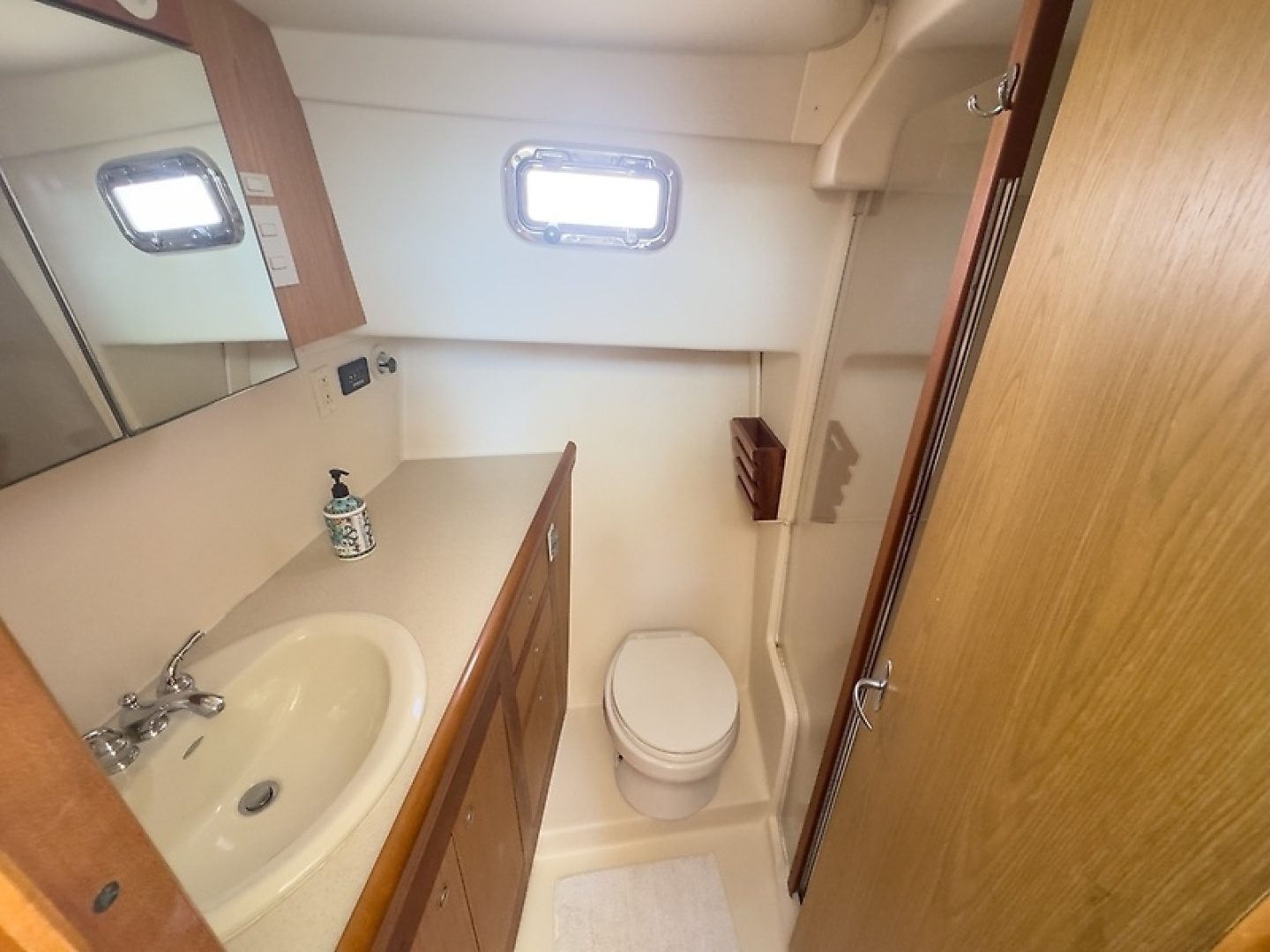 2006 Mainship 43 Trawler "Lazy Daze" - photo 3