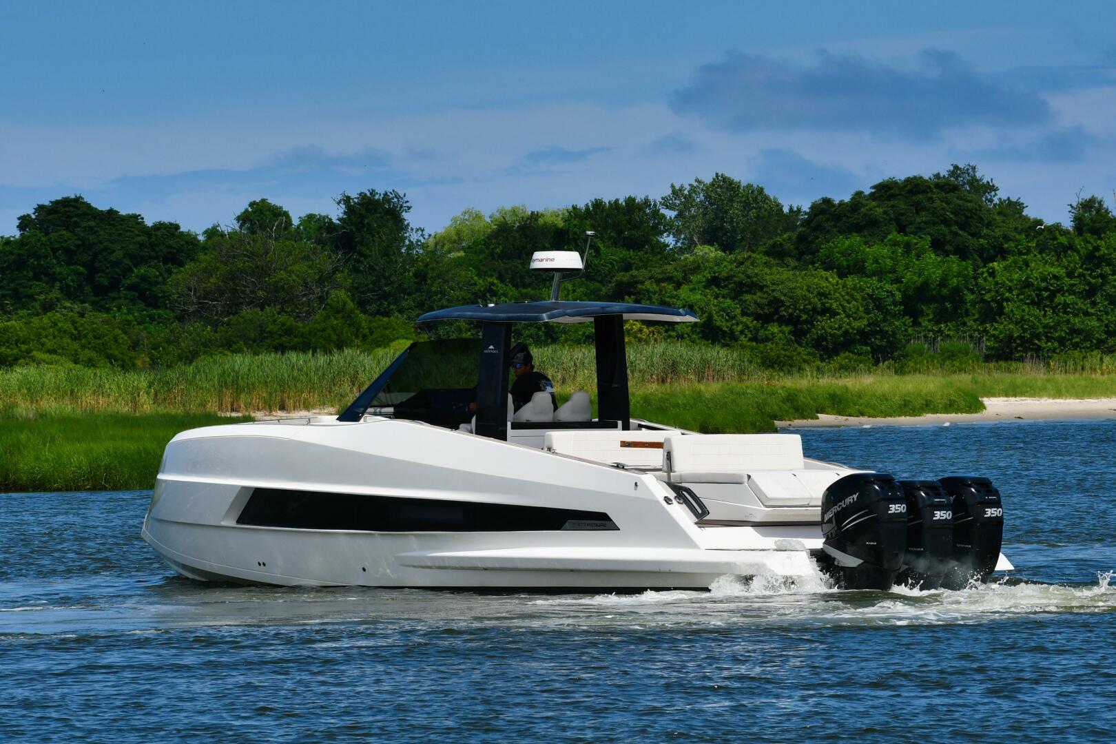 2023 Astondoa 377 Coupe Outboard - photo 2