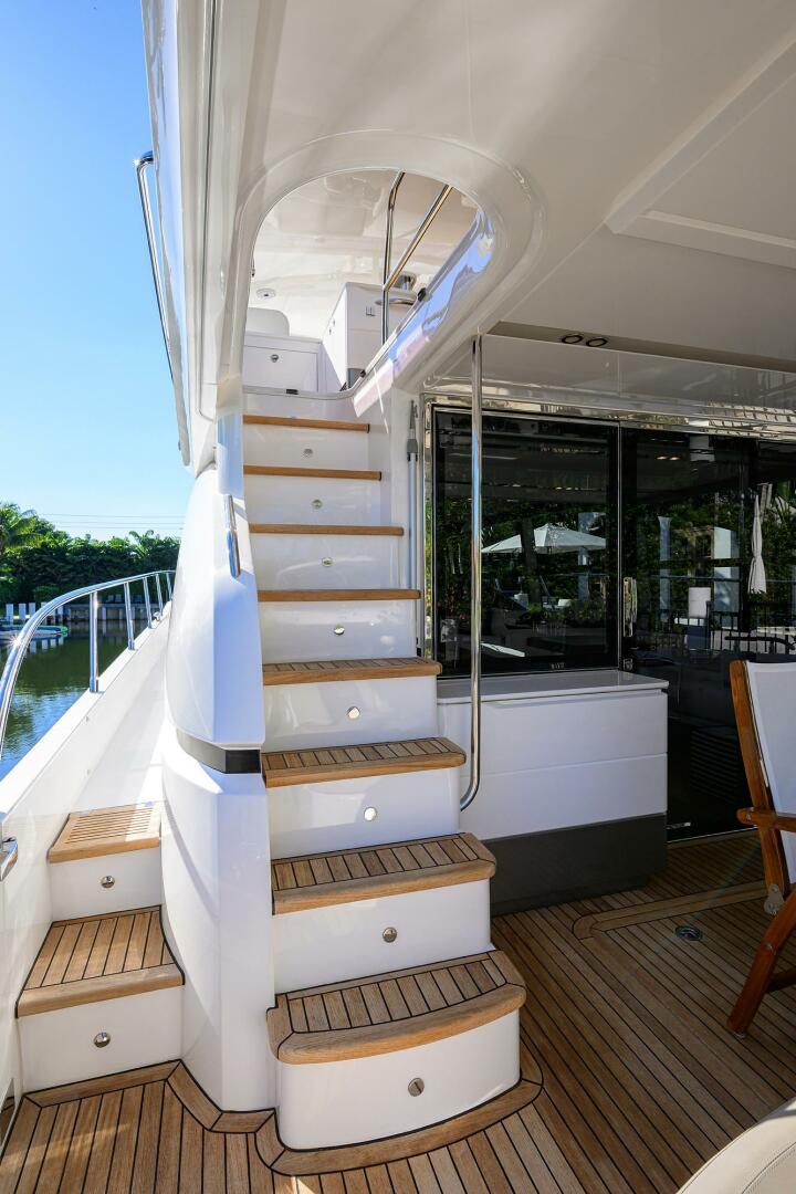 2021 Princess F70 - photo 3