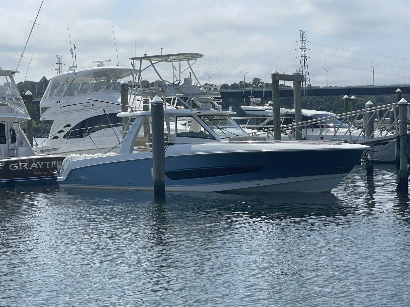 2017 Boston Whaler Outrage - photo 1