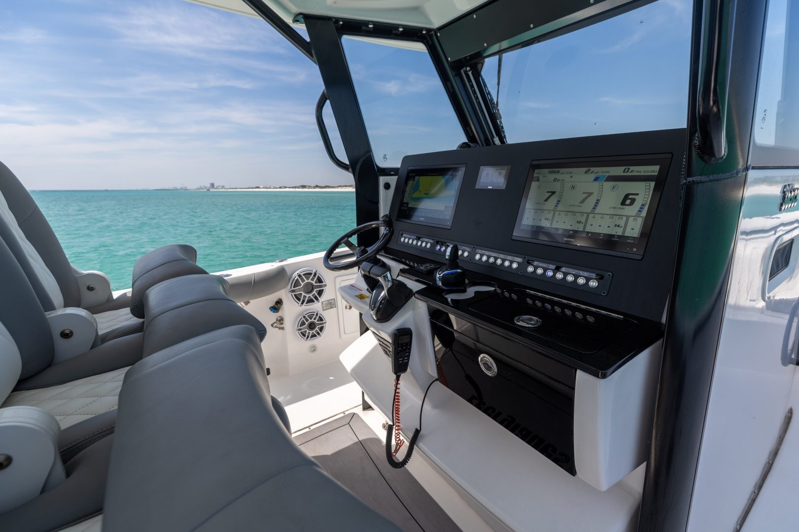 2023 Everglades 365 CC - photo 2