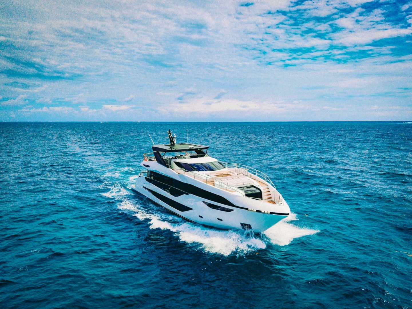 2024 Sunseeker Sunseeker 100 Yacht "PURA VIDA" - photo 3