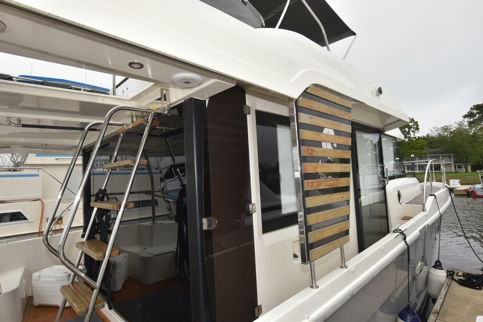2023 Beneteau Swift Trawler 41 Fly - photo 3