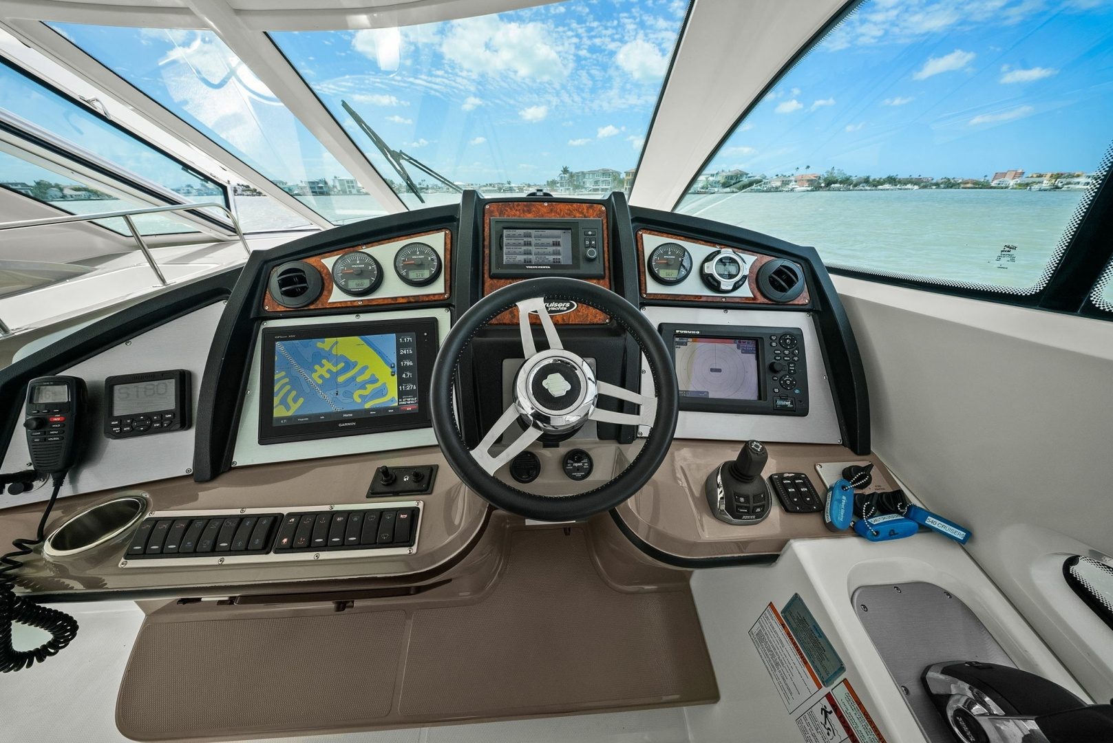 2012 Cruisers Yachts 540 Coupe "Sea Casa III" - photo 2