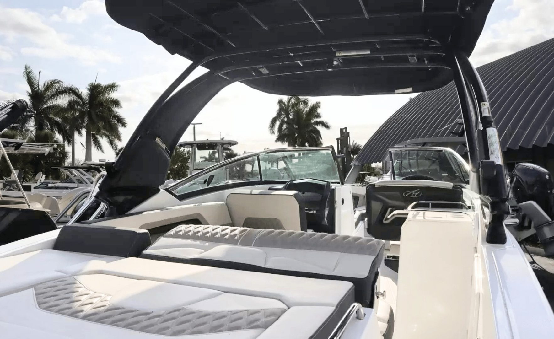 2024 Monterey 305SS - photo 3