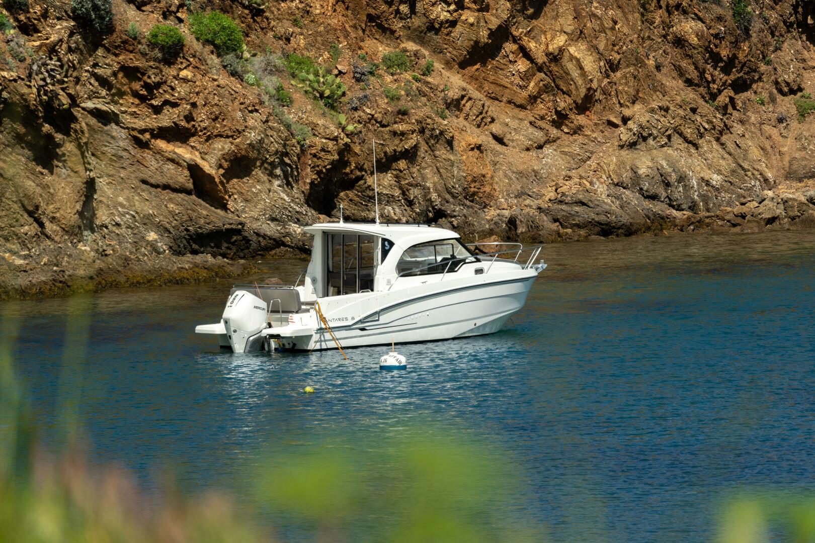 2027 Beneteau Antares 8 - photo 2