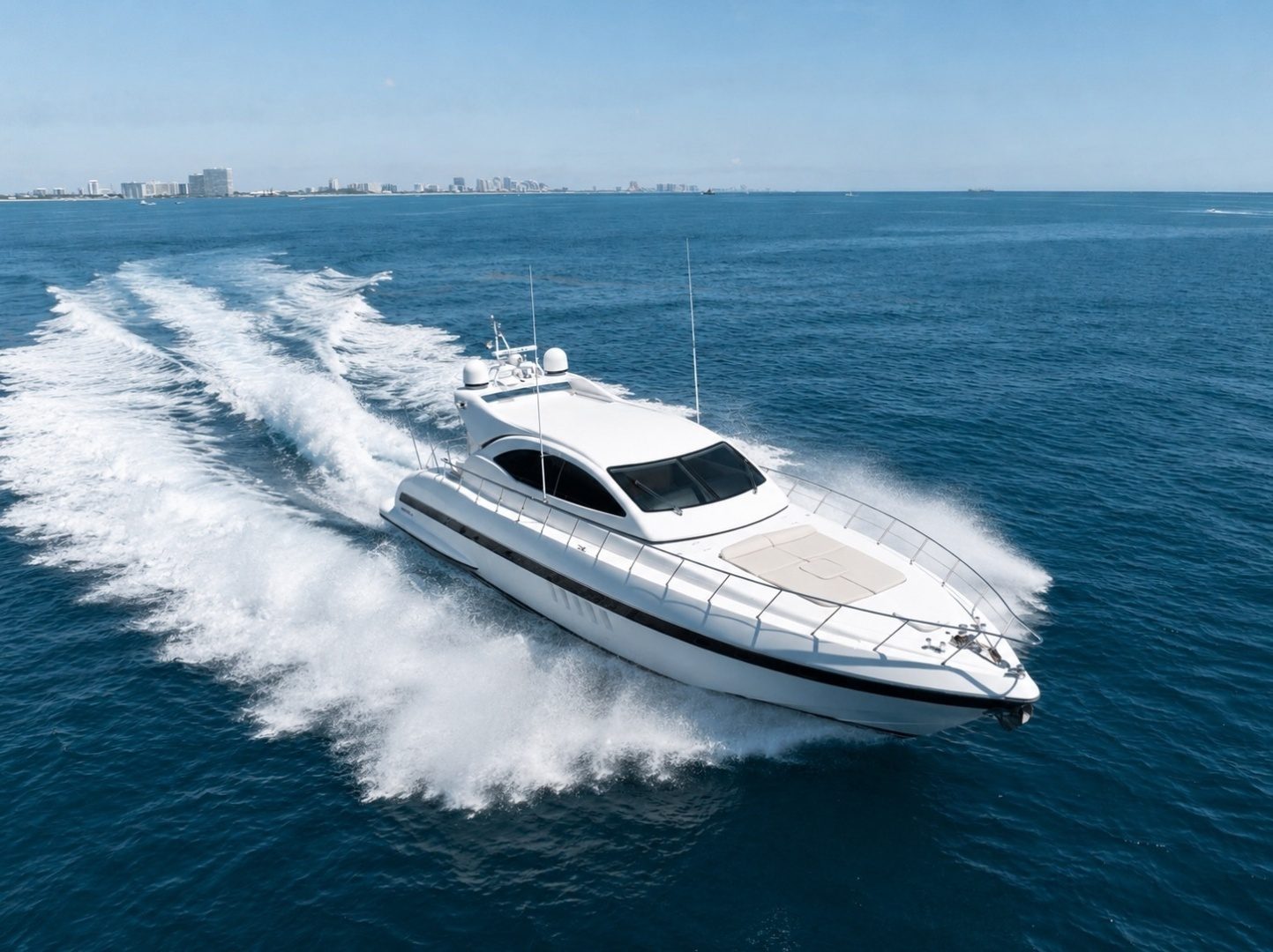 2004 Mangusta 72 - photo 1