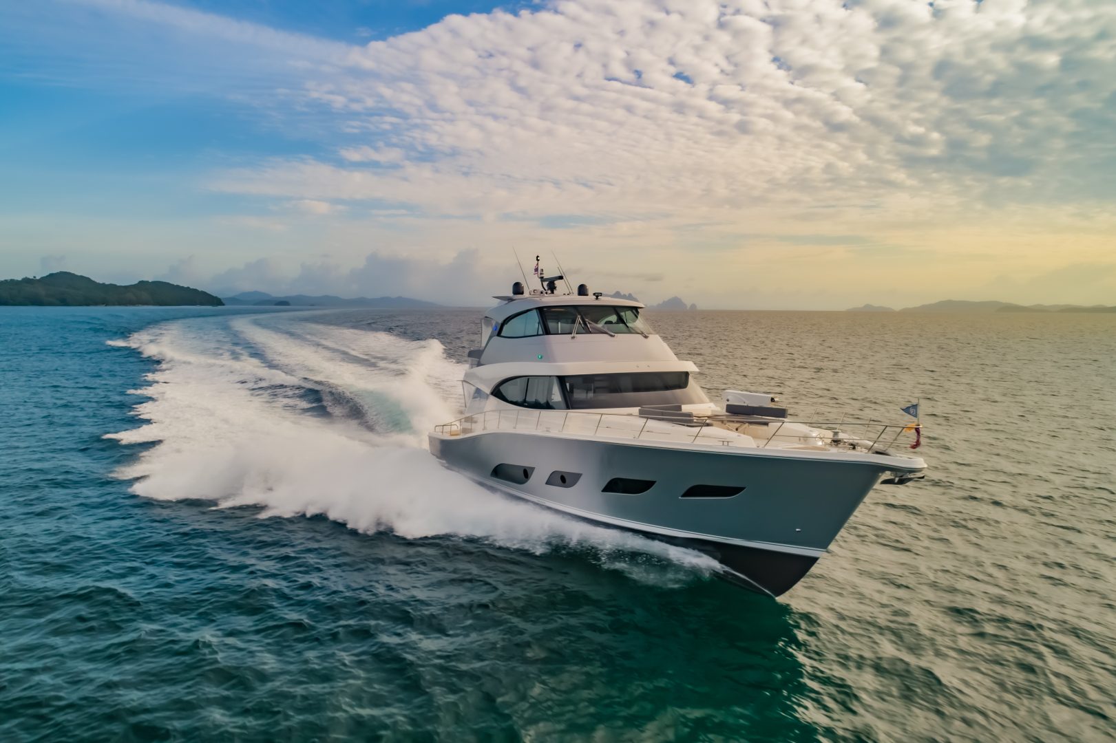 2019 Riviera 68 Sport Motor Yacht "Fat Boy" - photo 2