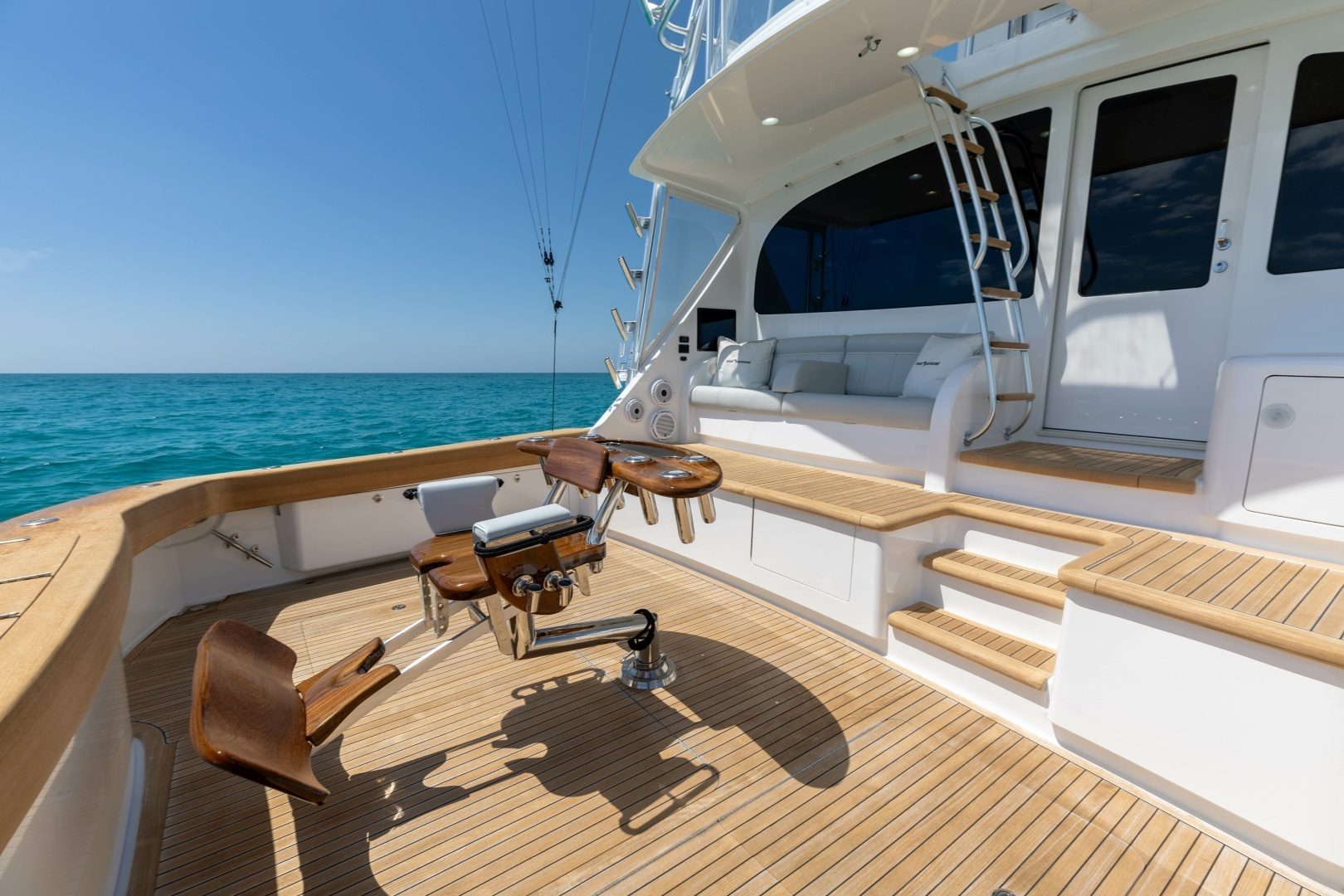 2023 Viking 72 Convertible "Team Supreme" - photo 3