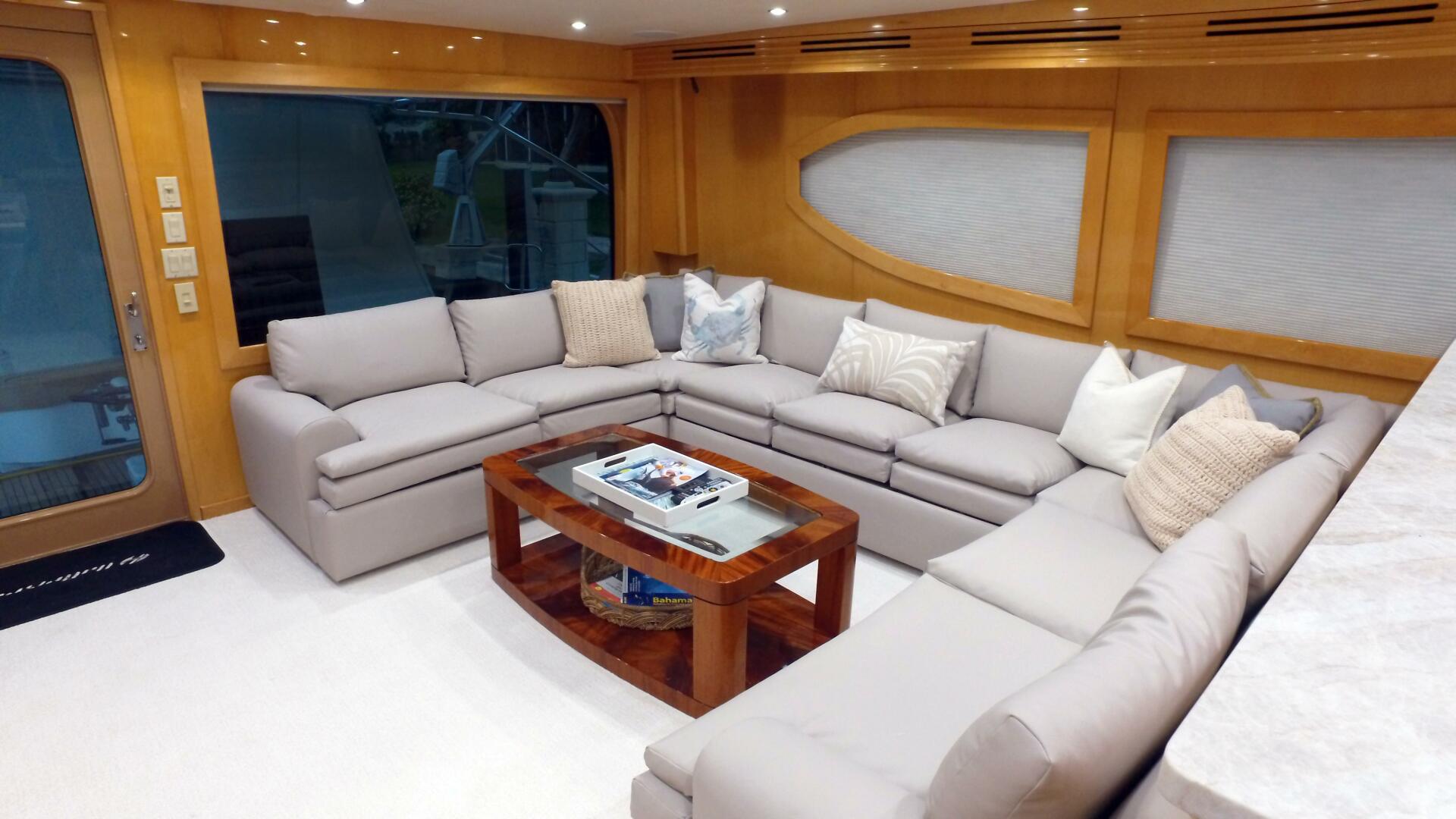 2006 Hatteras 68 Convertible - photo 2