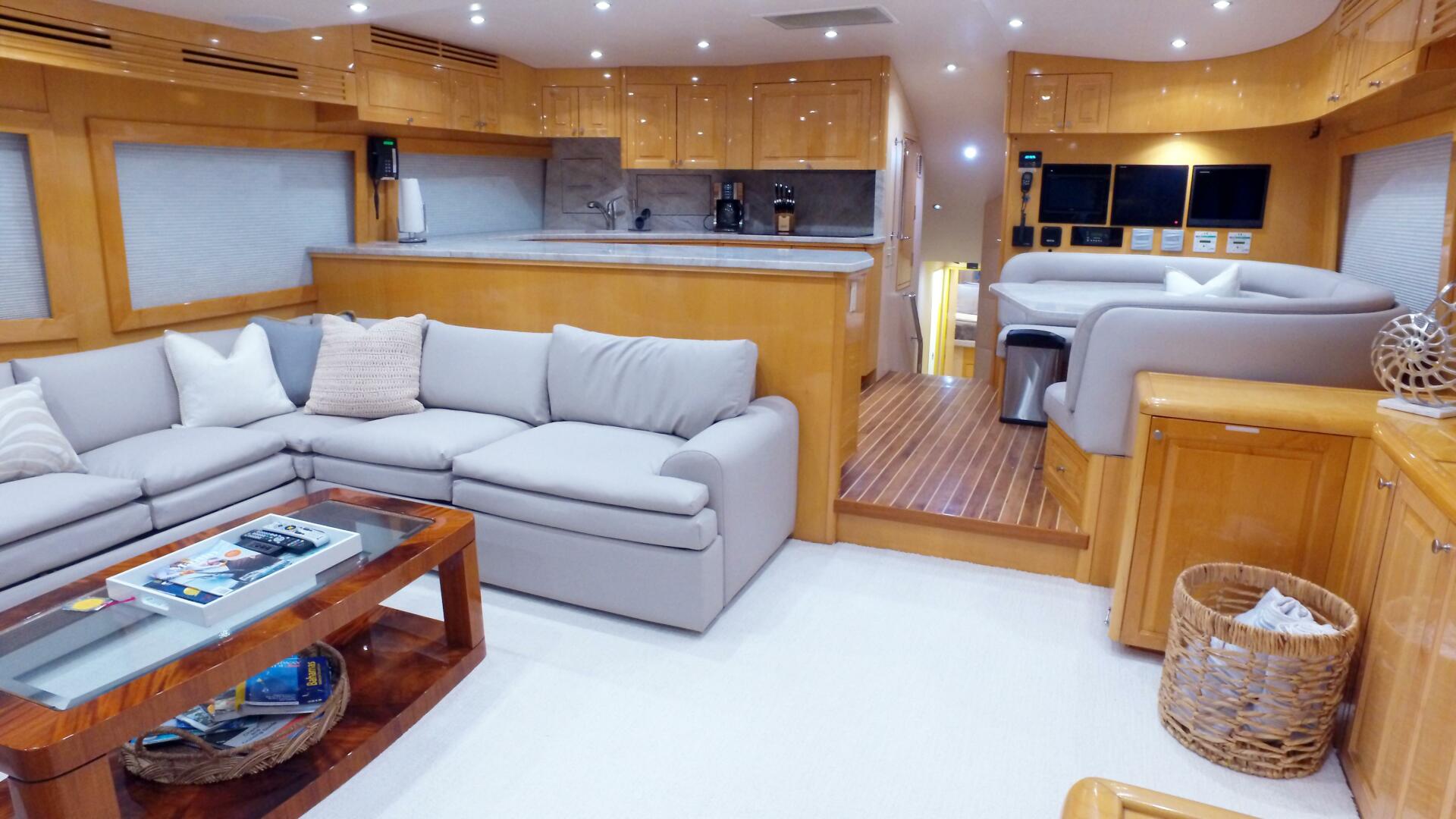 2006 Hatteras 68 Convertible - photo 3
