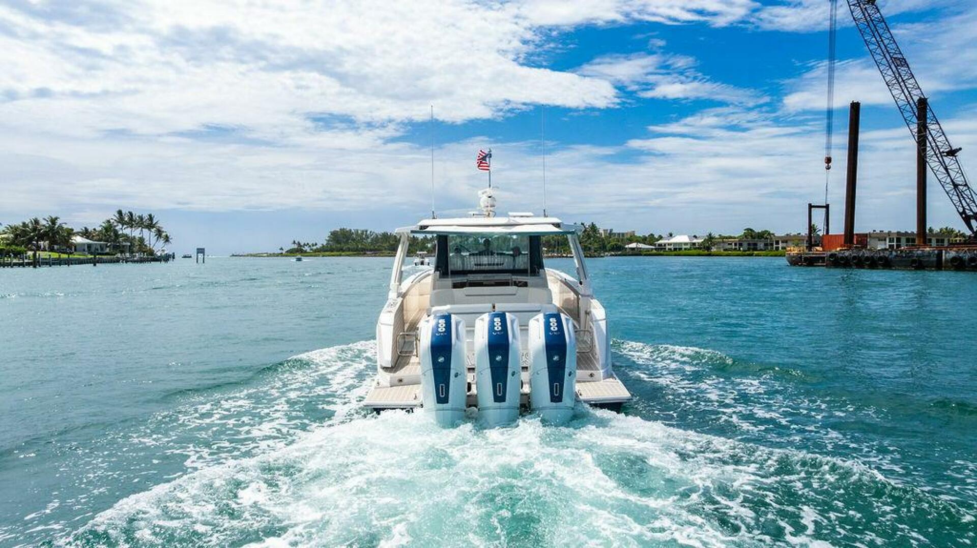 2025 Tiara Yachts 48 LS - photo 3