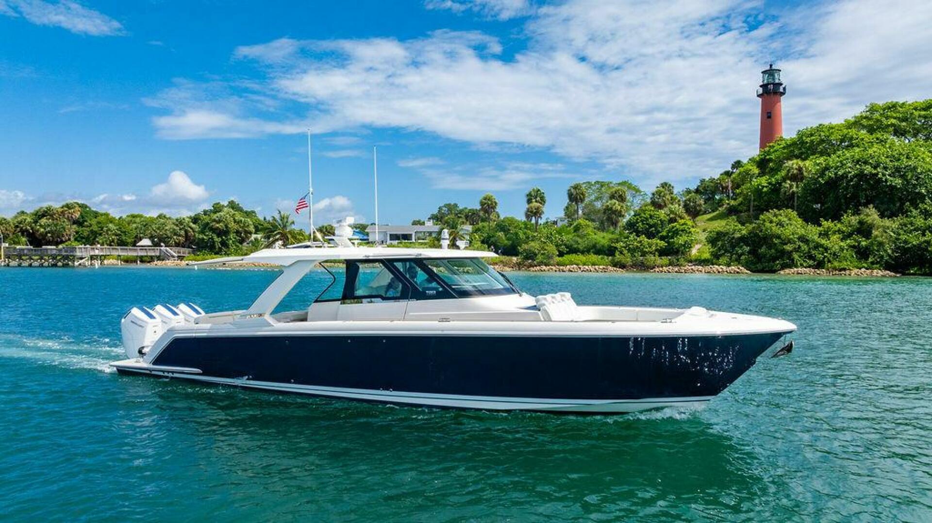 2025 Tiara Yachts 48 LS - photo 2