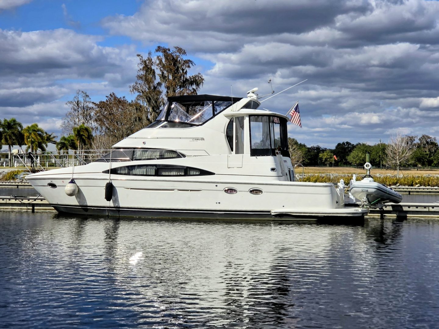 2005 Carver 444 Motor Yacht - photo 2