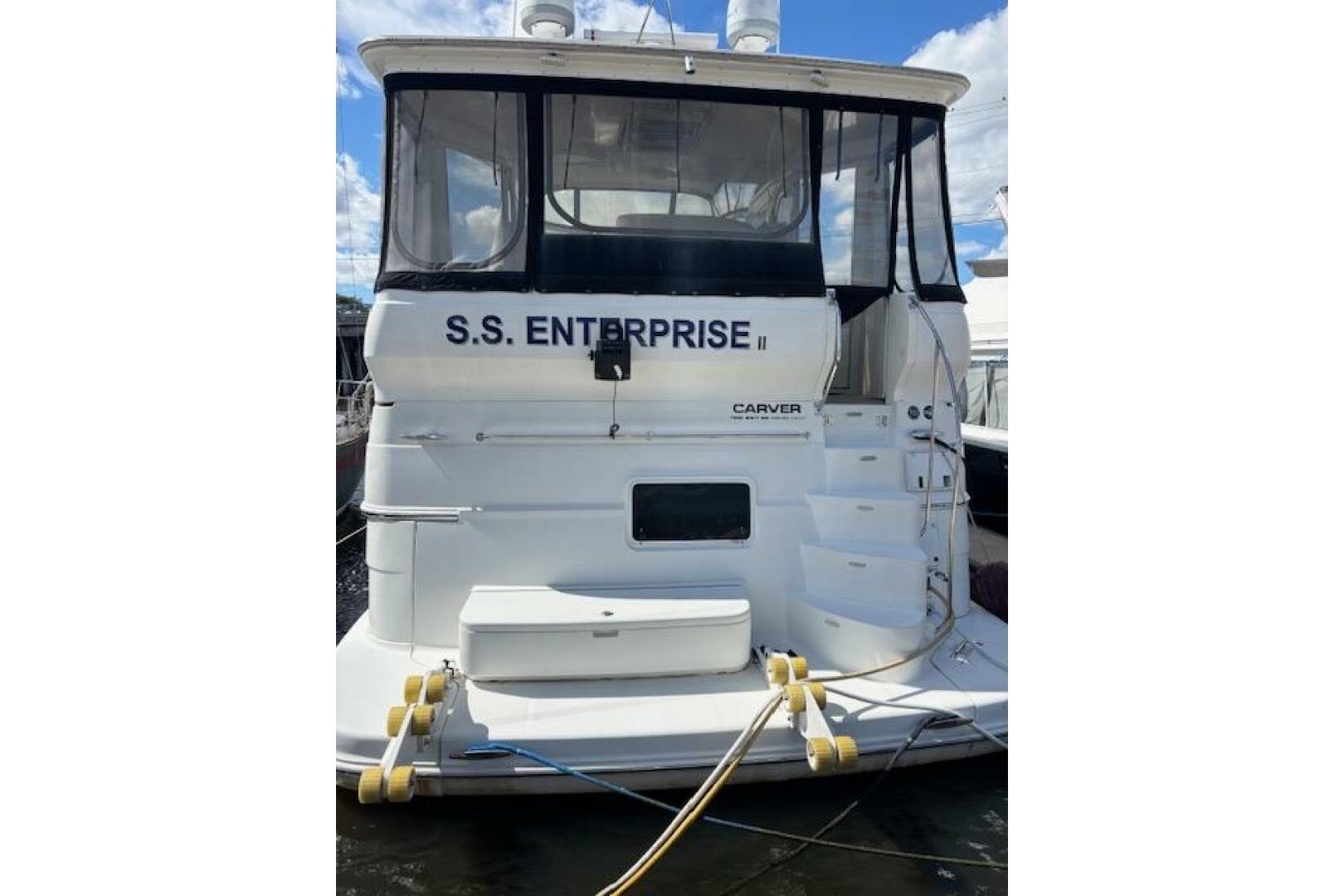 2004 Carver 466 Motor Yacht - photo 2