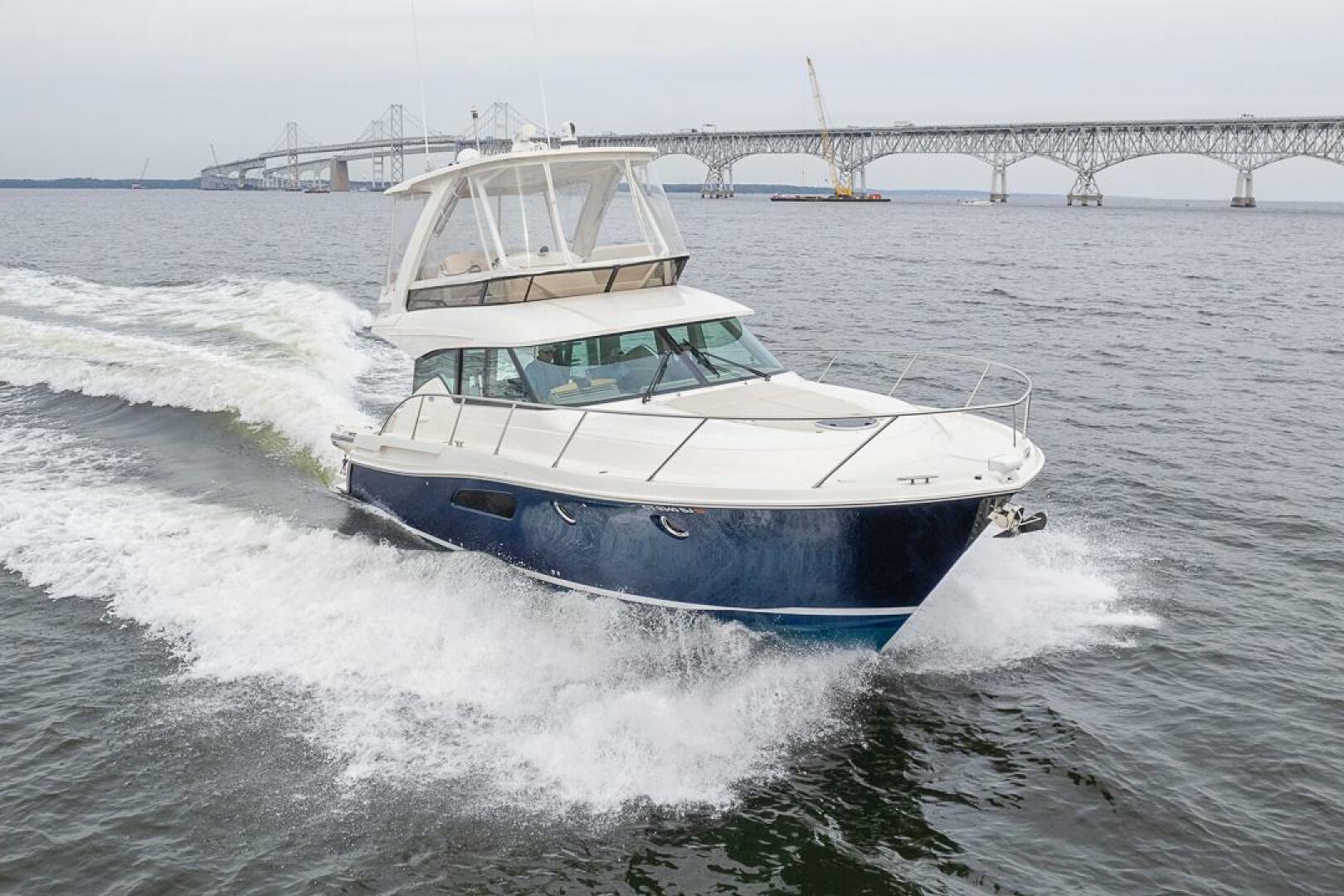 2021 Tiara Yachts 4400 Flybridge - photo 2