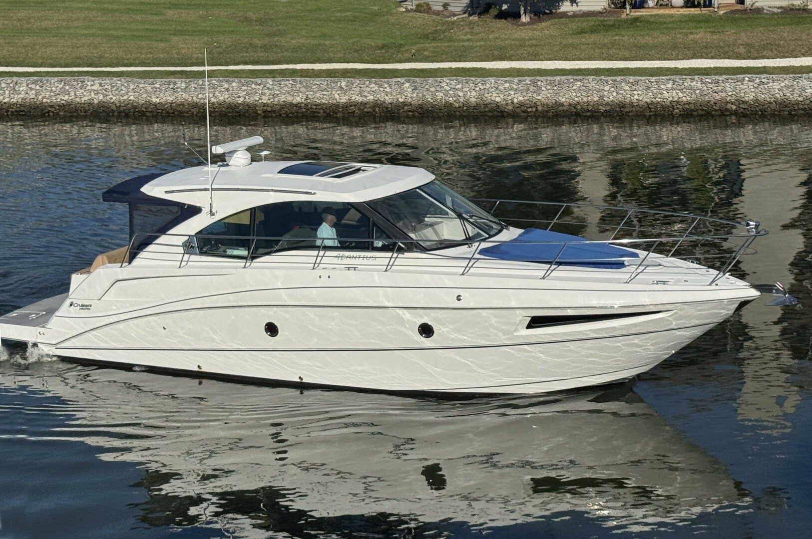 2014 Cruisers Yachts - photo 1