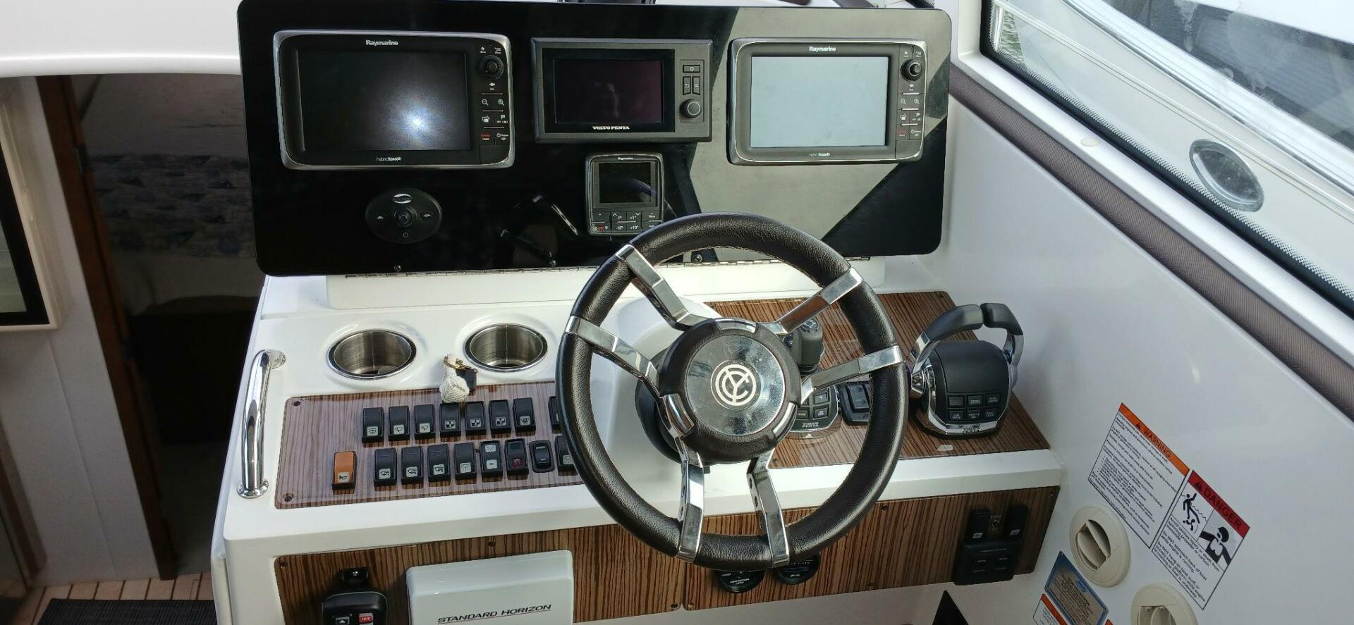 2014 Cruisers Yachts - photo 2