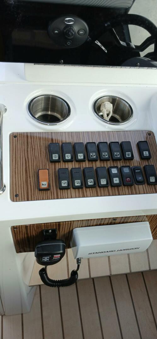 2014 Cruisers Yachts - photo 3
