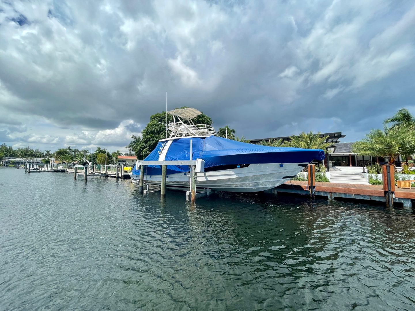 2016 Boston Whaler 420 Outrage - photo 2