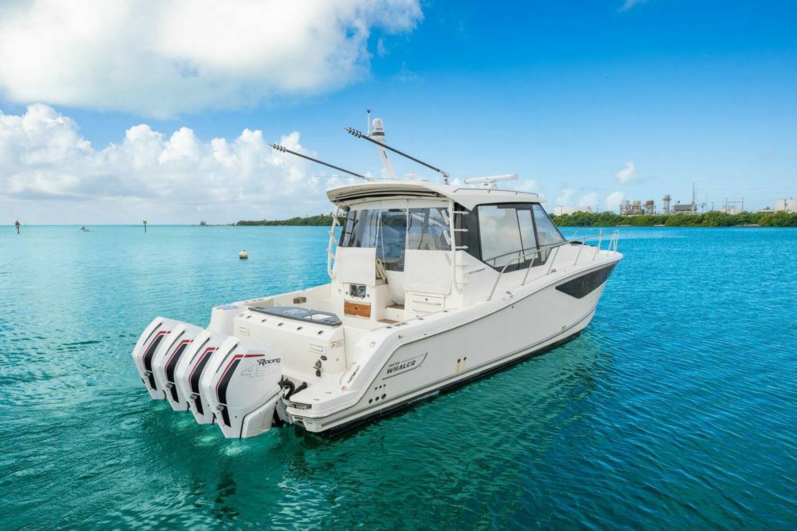 2023 Boston Whaler 405 Conquest - photo 3