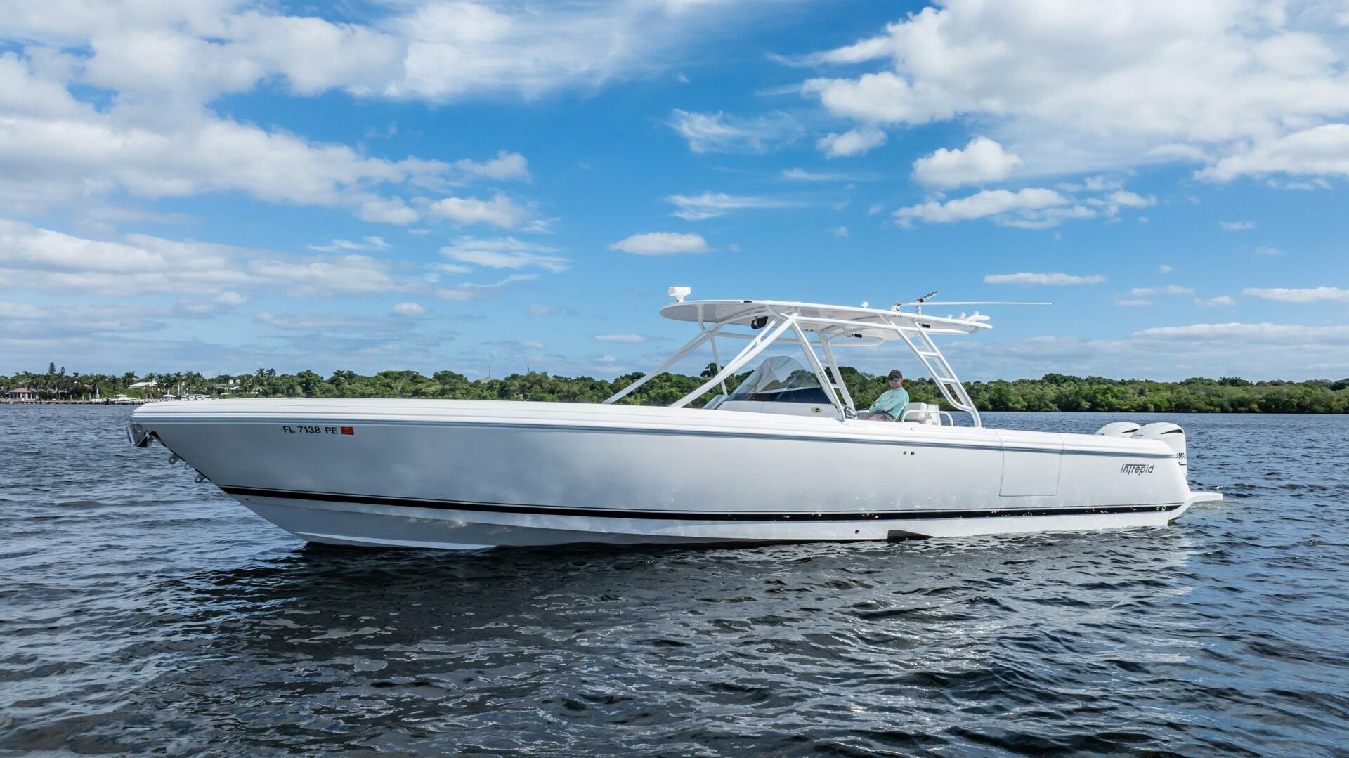 2011 Intrepid 400 Open - photo 2