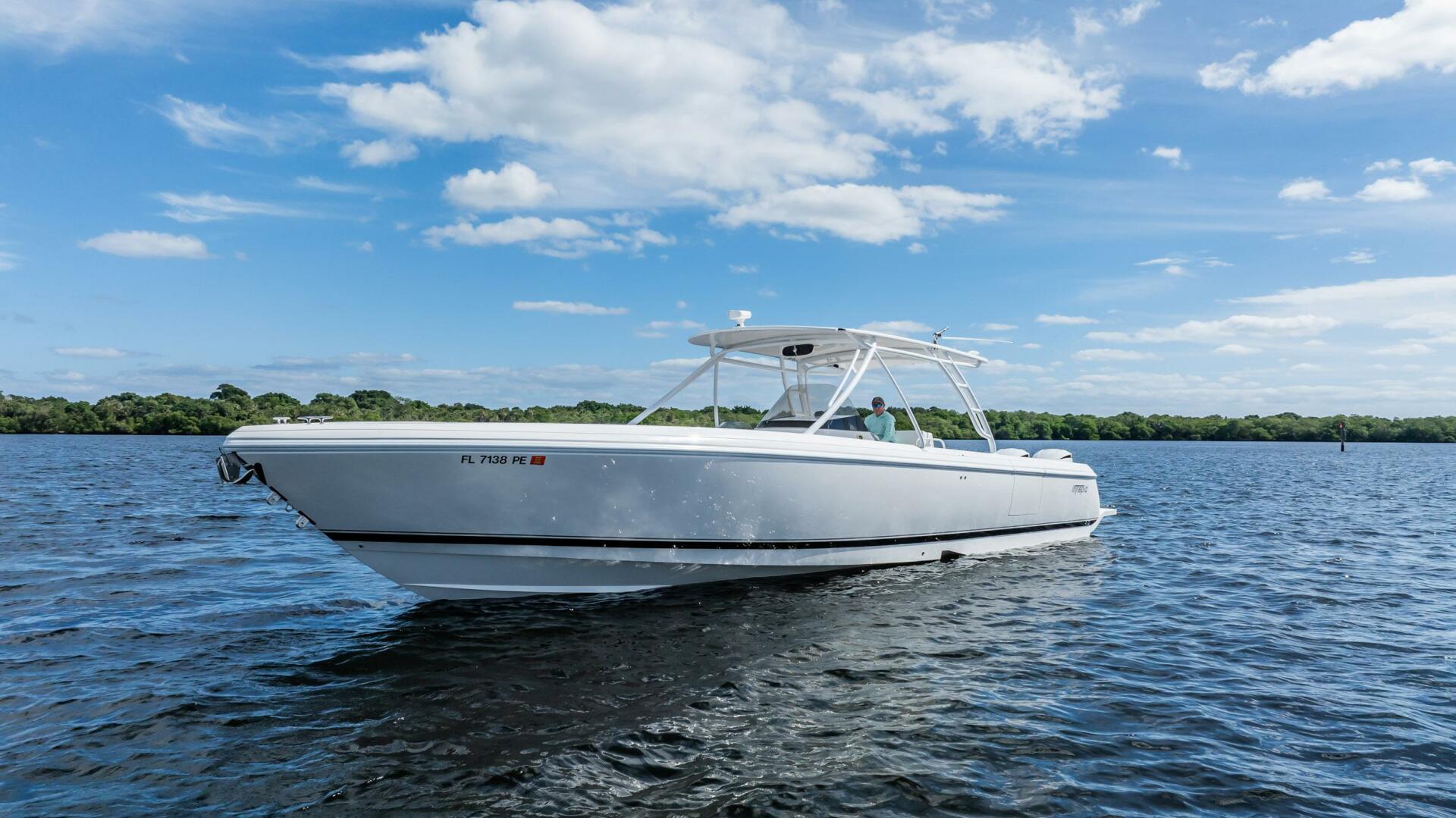 2011 Intrepid 400 Open - photo 3