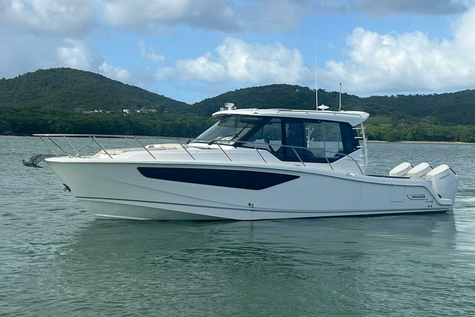 2022 Boston Whaler Conquest 405 - photo 2
