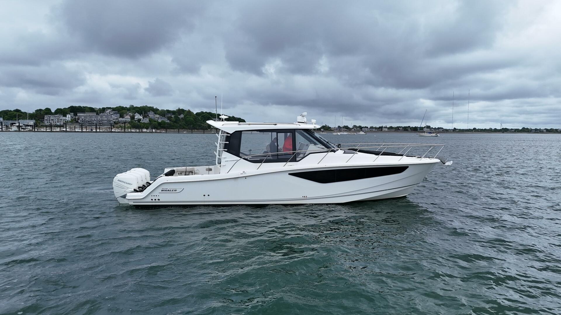 2021 Boston Whaler 405 Conquest - photo 3