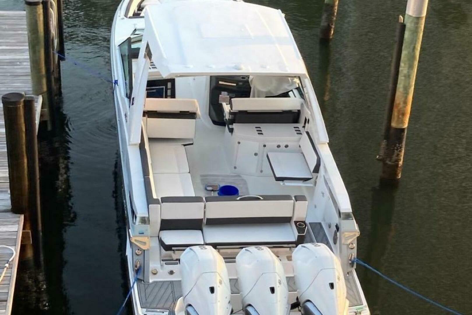 2022 Monterey 385 Super Express - photo 2
