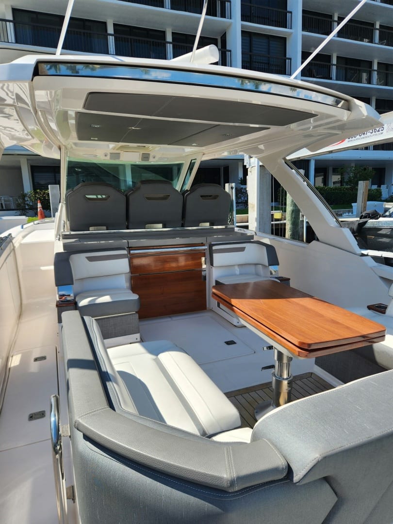 2019 Tiara Yachts 38 LS - photo 2