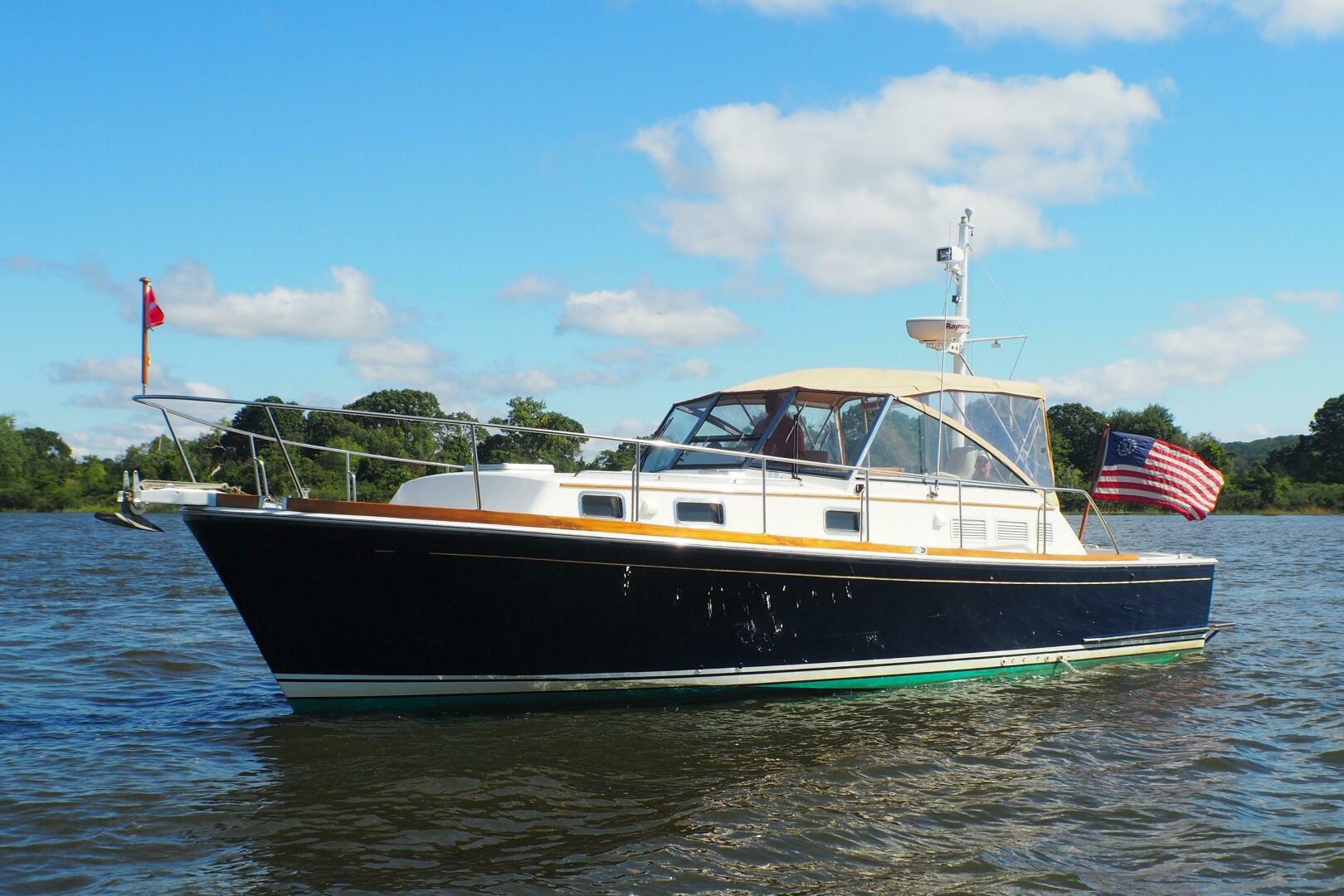 1995 Grand Banks 38 Eastbay EX "BOOTLEGGER" - photo 1