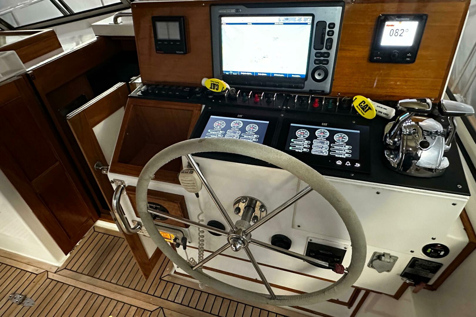 1995 Grand Banks 38 Eastbay EX "BOOTLEGGER" - photo 3