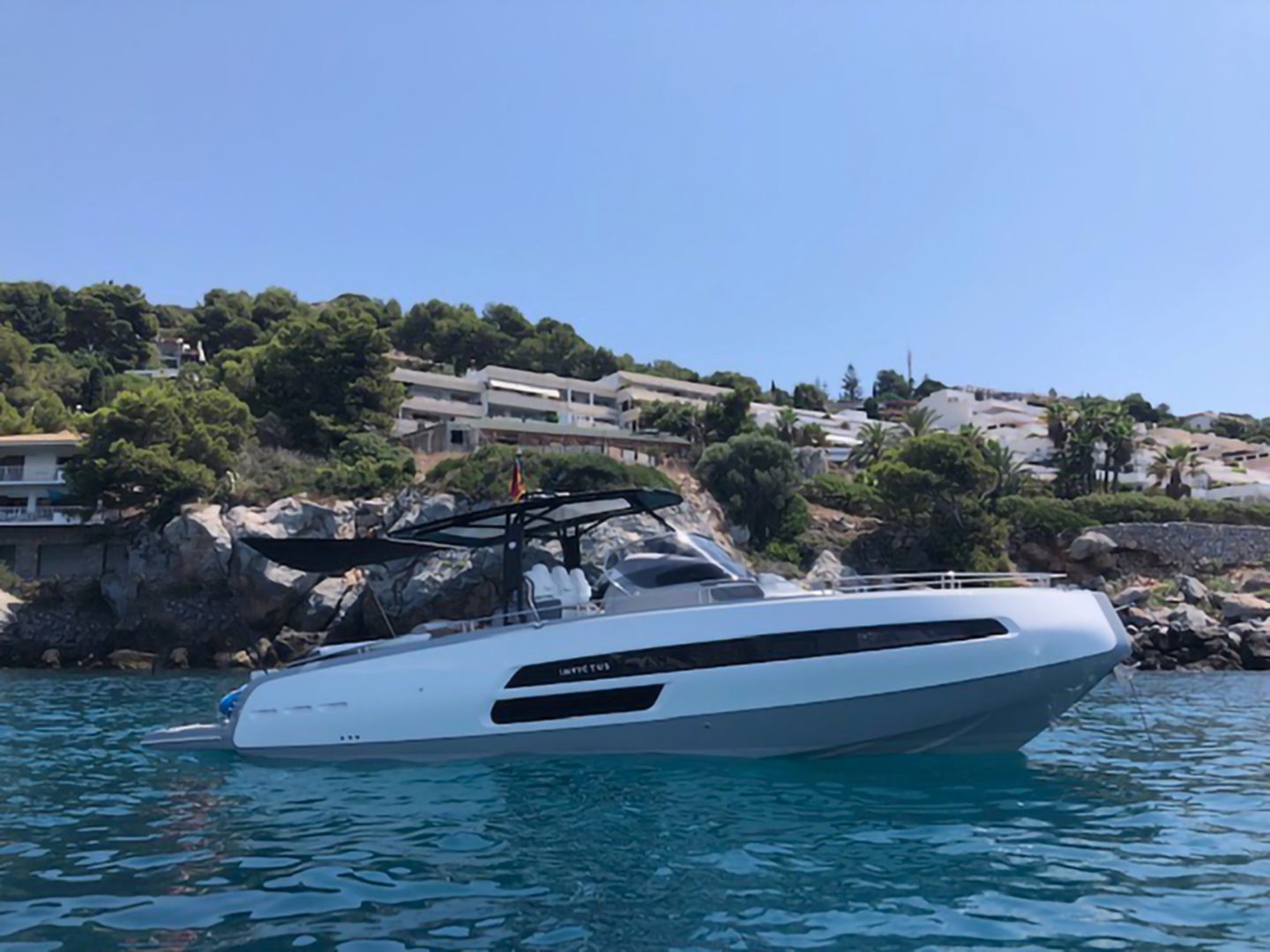 2018 Invictus 370 GT - photo 1