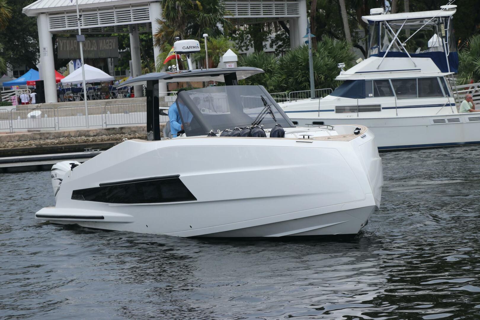 2024 Astondoa 377 Coupe Outboard - photo 3