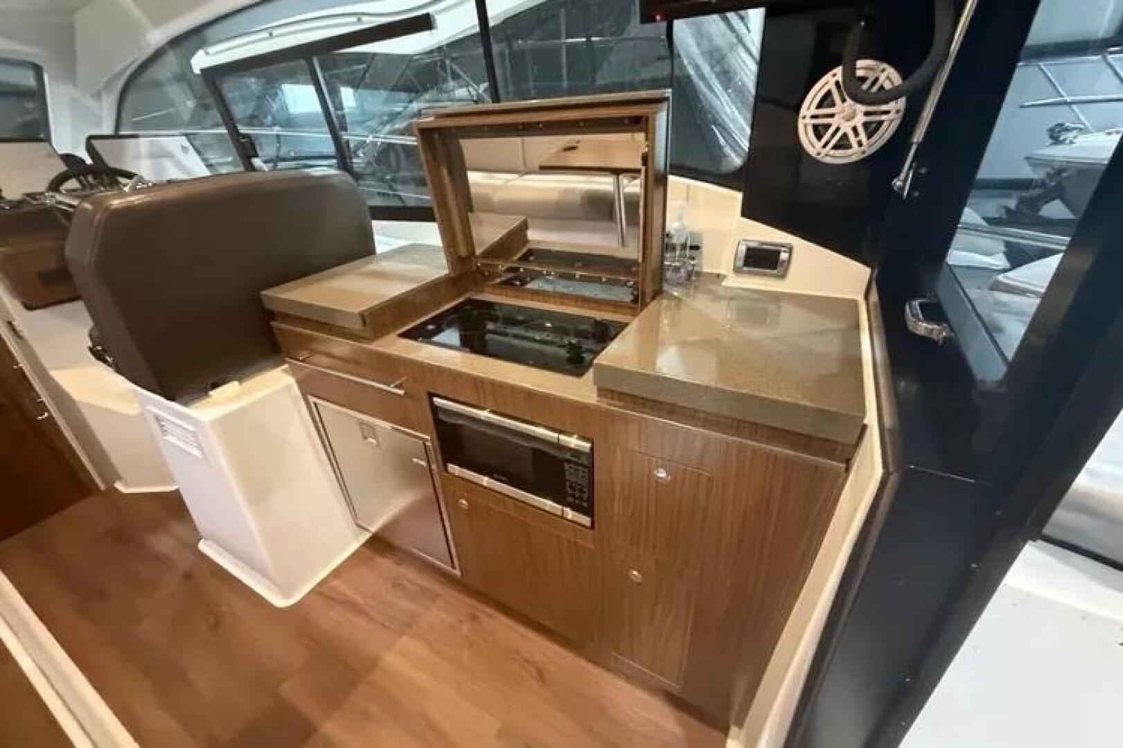 2022 Four Winns 355 Vista Coupe - photo 2
