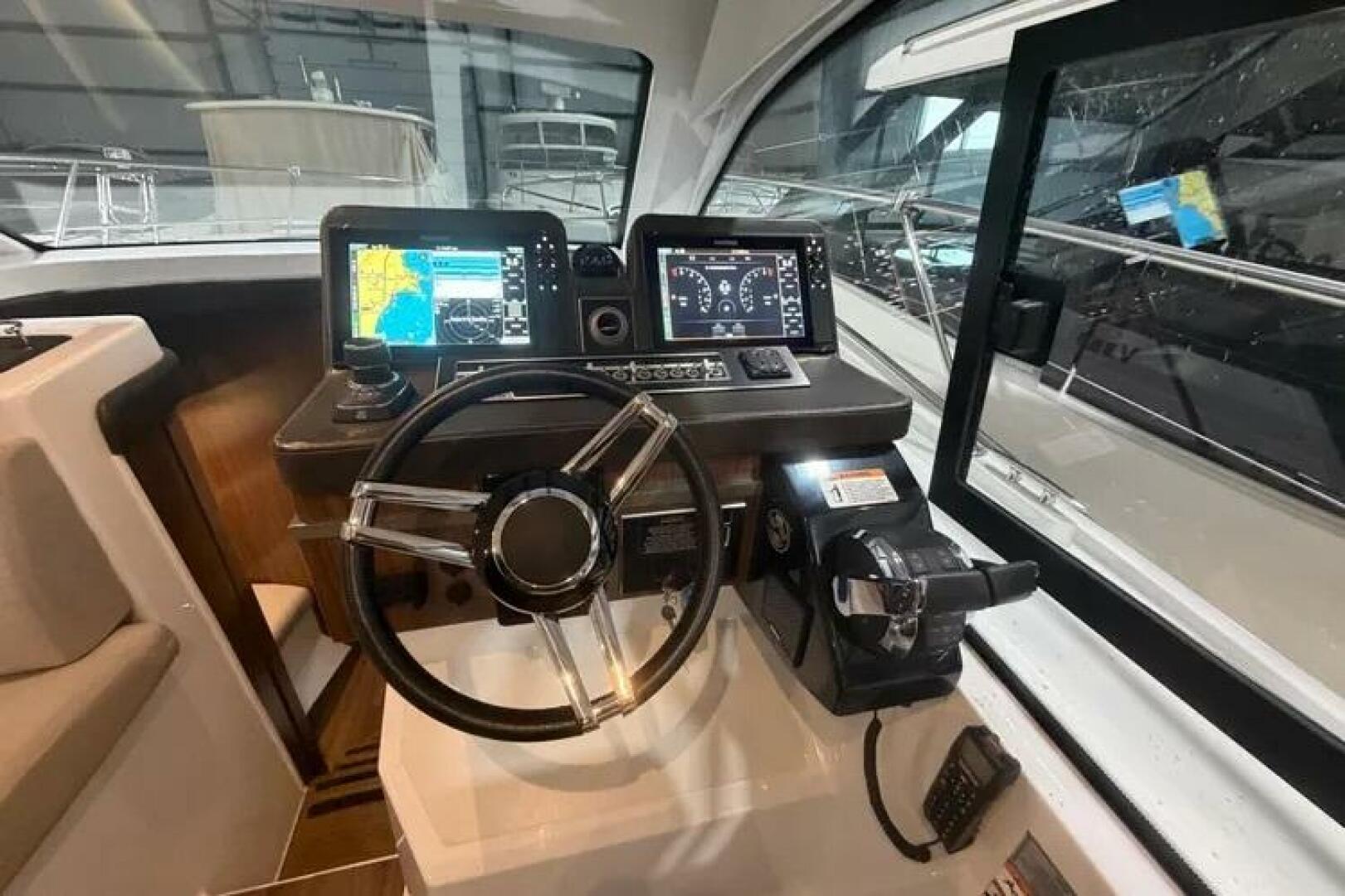 2022 Four Winns 355 Vista Coupe - photo 3