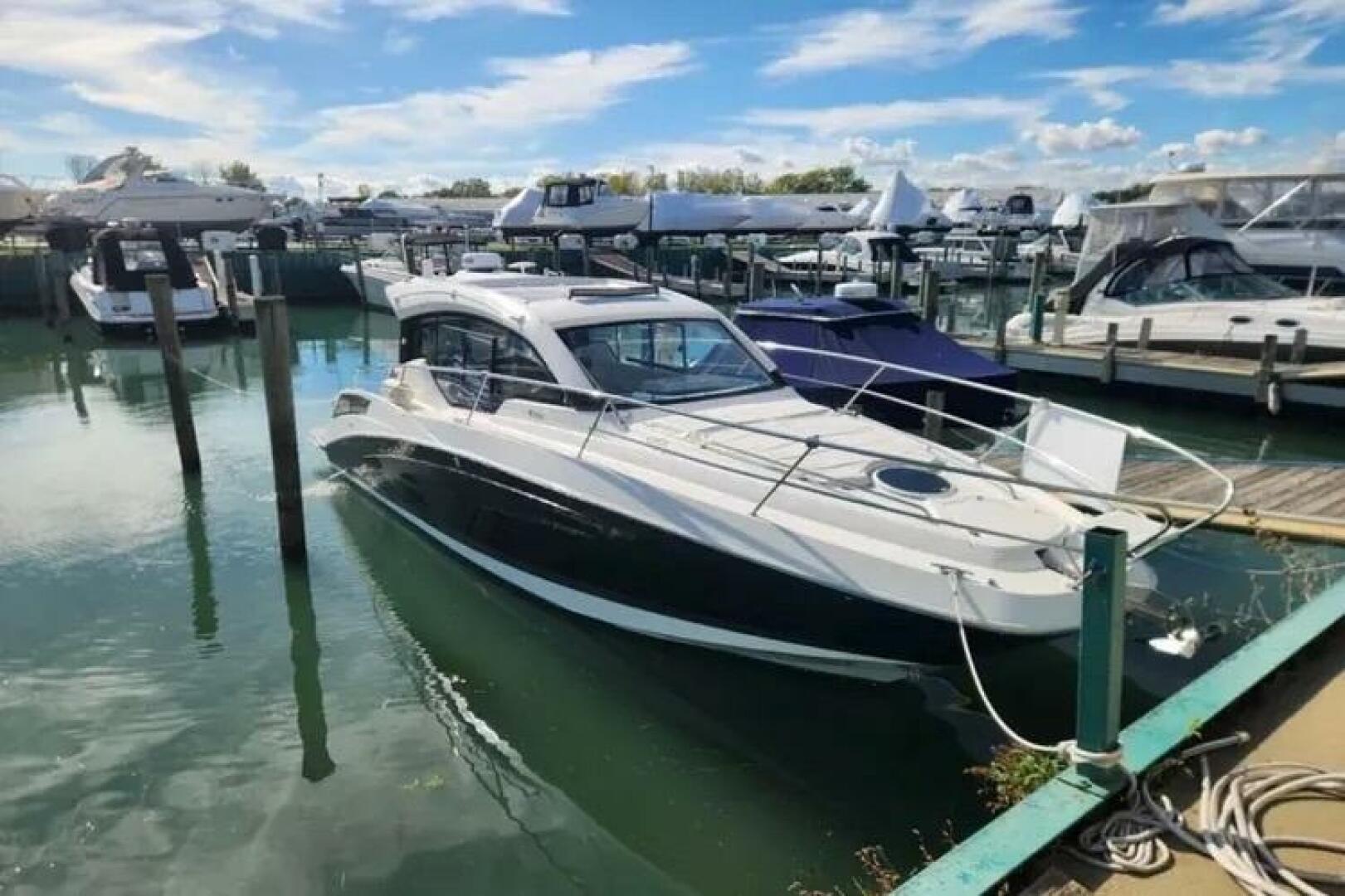 2022 Four Winns 355 Vista Coupe - photo 1